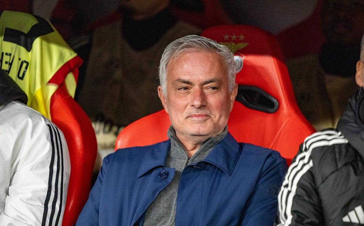 欧冠激战正酣：4场比赛共出示3红15黄，尤文惨败穆帅遭驱逐